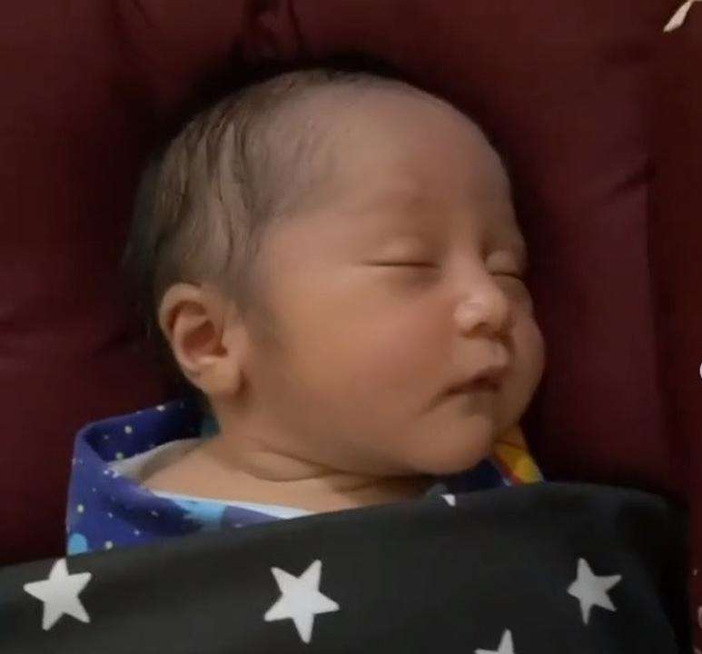 5 Potret Lucu dan Tampannya Bayi Mandra, Bikin Gemes!