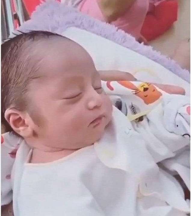 5 Potret Lucu dan Tampannya Bayi Mandra, Bikin Gemes!
