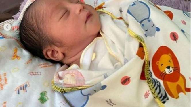 5 Potret Lucu dan Tampannya Bayi Mandra, Bikin Gemes!