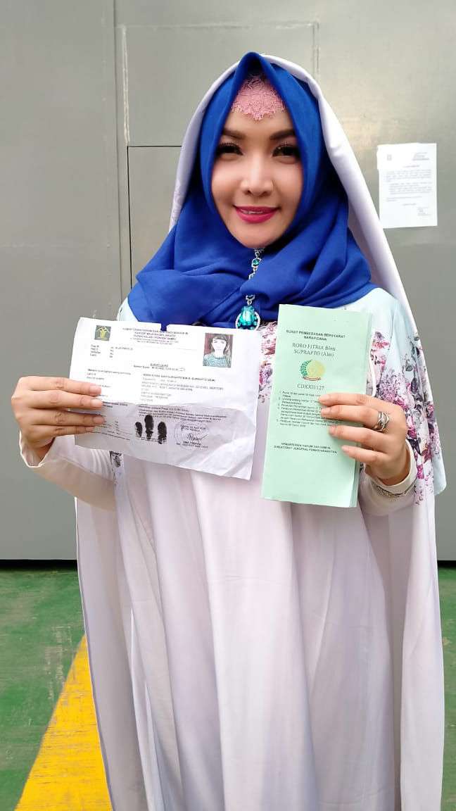 Wajah Bahagia Roro Fitria Dibebaskan karena Virus Corona