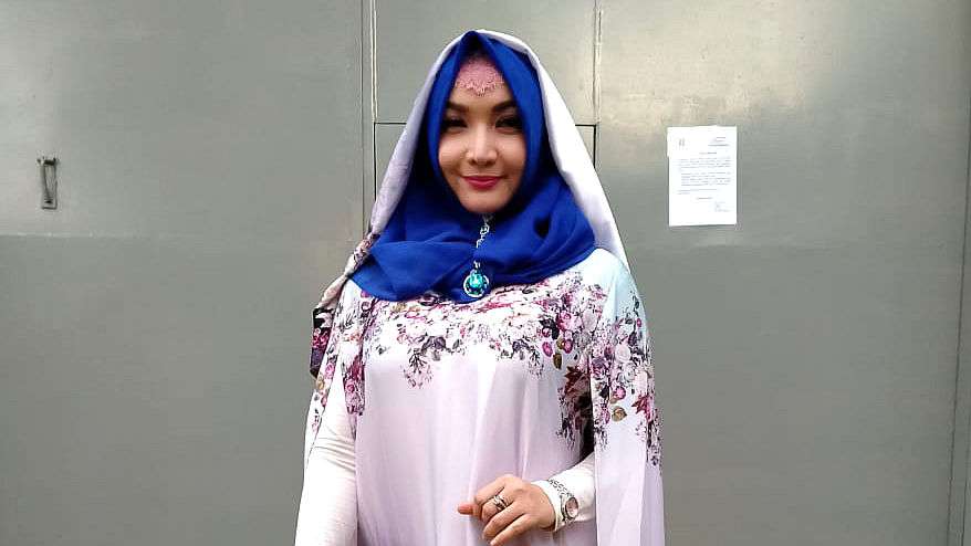 Wajah Bahagia Roro Fitria Dibebaskan karena Virus Corona