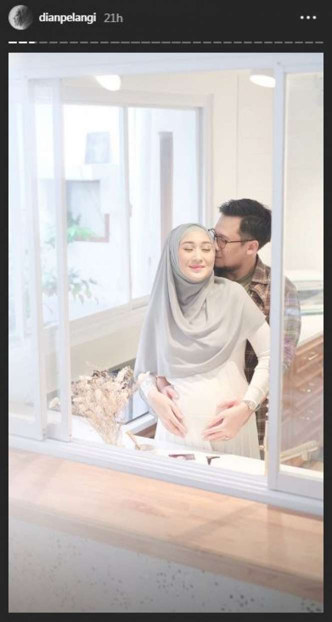 Potret Bahagia Dian Pelangi Umumkan Kehamilan Anak Pertama