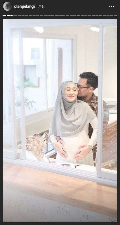 Potret Bahagia Dian Pelangi Umumkan Kehamilan Anak Pertama