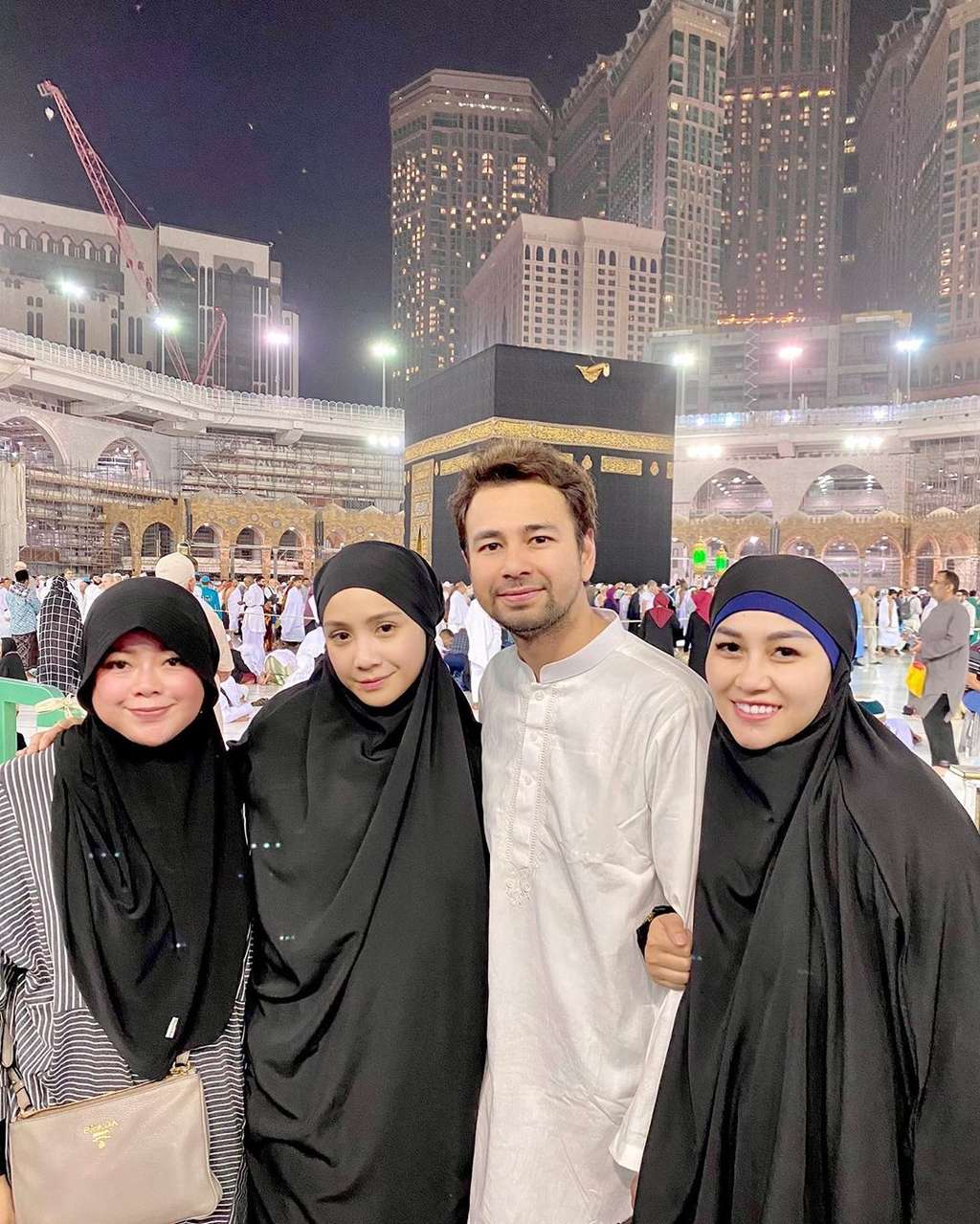 Tak Terekspos, Wanita di Balik Sukses Raffi Ahmad Jadi Artis