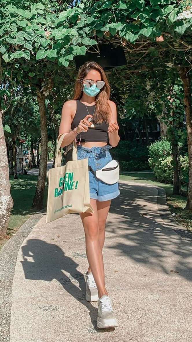 Gaya Belanja Disorot, Potret Cinta Laura Ngungsi ke Bali