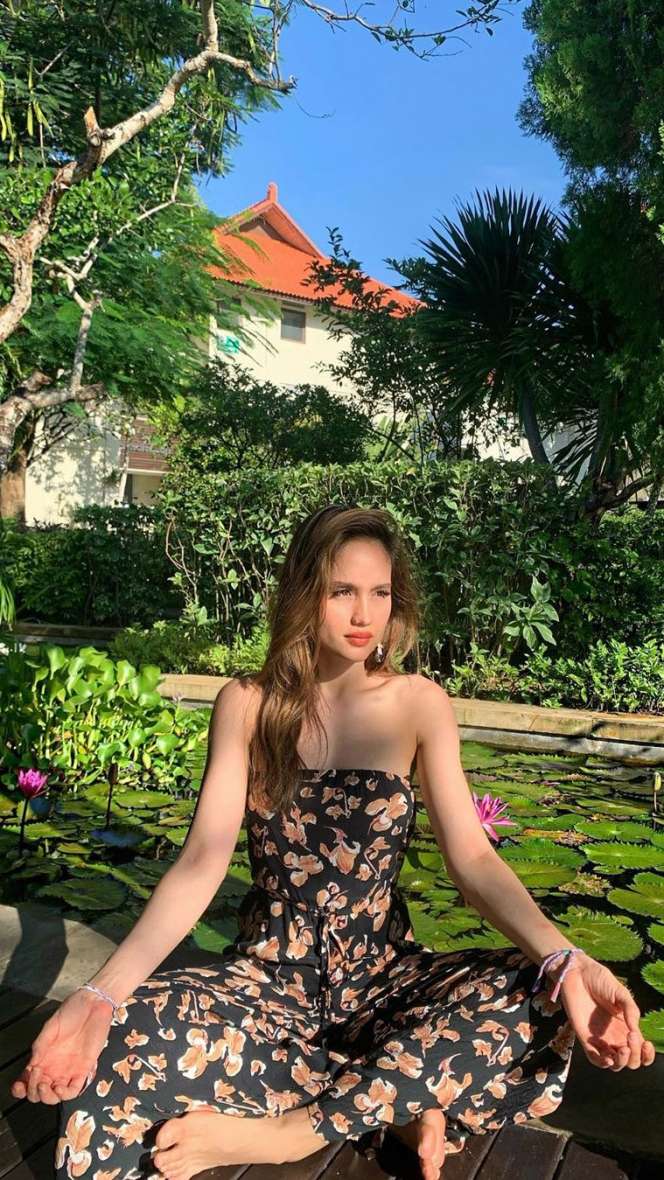 Gaya Belanja Disorot, Potret Cinta Laura Ngungsi ke Bali