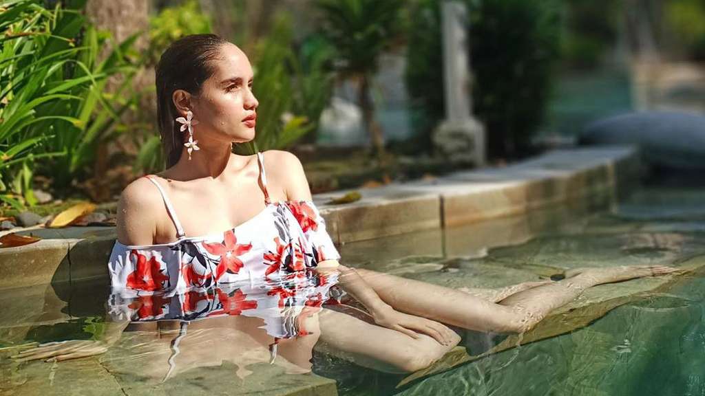 Gaya Belanja Disorot, Potret Cinta Laura Ngungsi ke Bali
