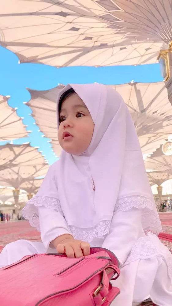 6 Potret Bayi Artis Pakai Hijab, Lucu dan Gemesin Pol!