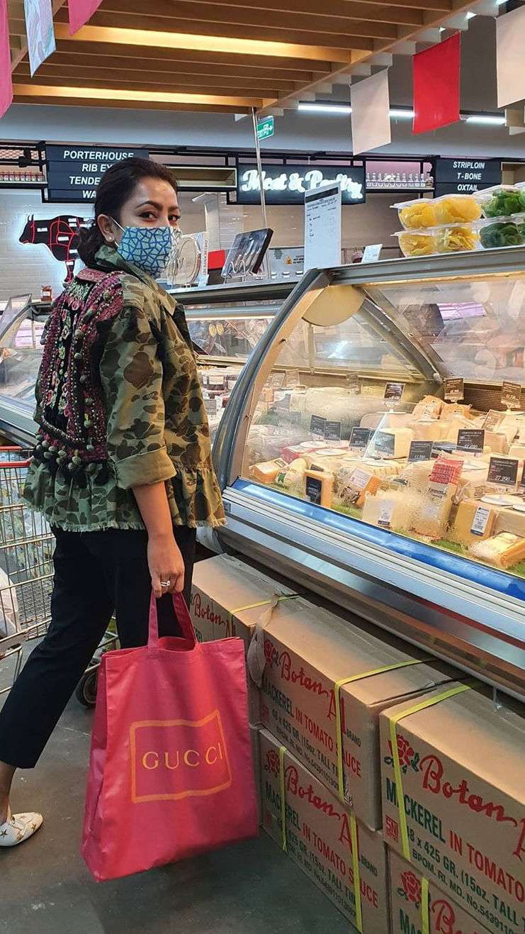 Belanja Pas Corona, Gaya Mayangsari Tenteng Tas Branded