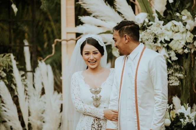 Kenangan Sang Istri, Mutia Ayu Bersama Glenn Fredly