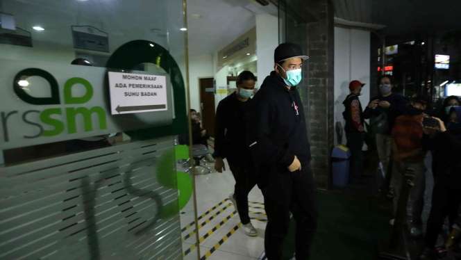 Detik-detik Jenazah Glenn Fredly Tinggalkan Rumah Sakit