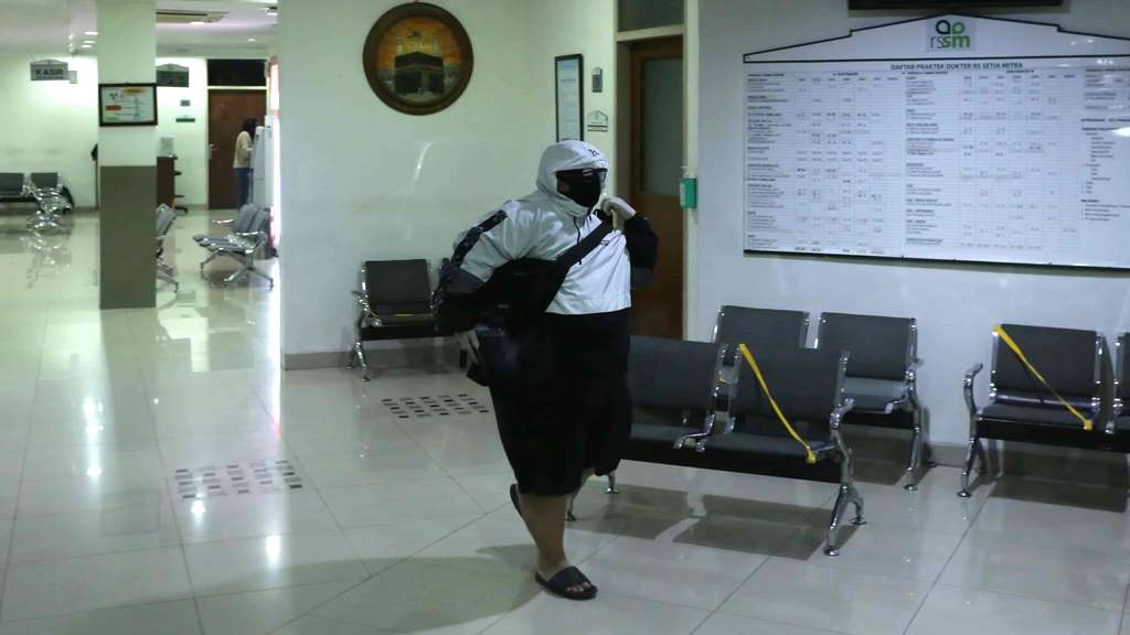 Detik-detik Jenazah Glenn Fredly Tinggalkan Rumah Sakit