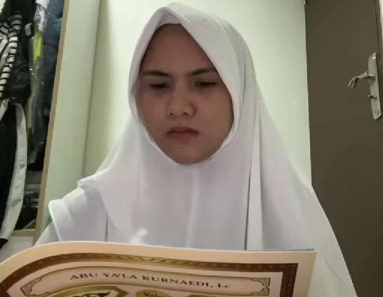 Deretan Potret 5 Selebritis Belajar Mengaji