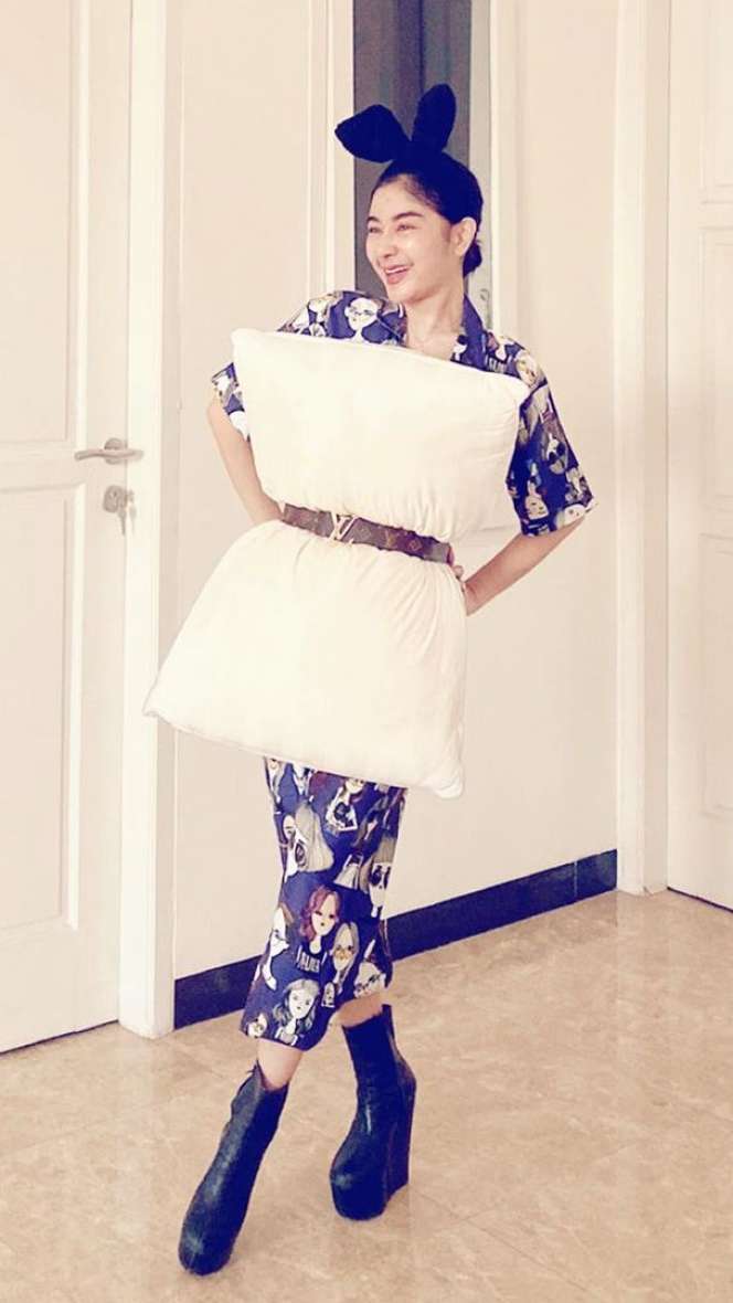 Penampilan 5 Seleb Ikut Pillow Challenge, Gayanya Cetar Banget