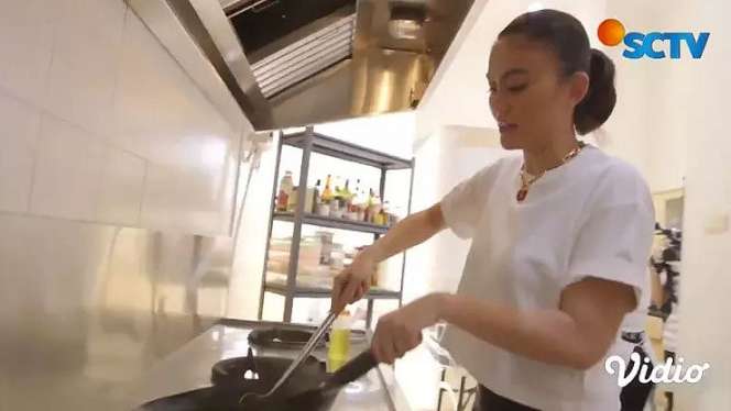 5 Potret Rumah Agnez Mo, Saking Luasnya Dapur Mirip Restoran