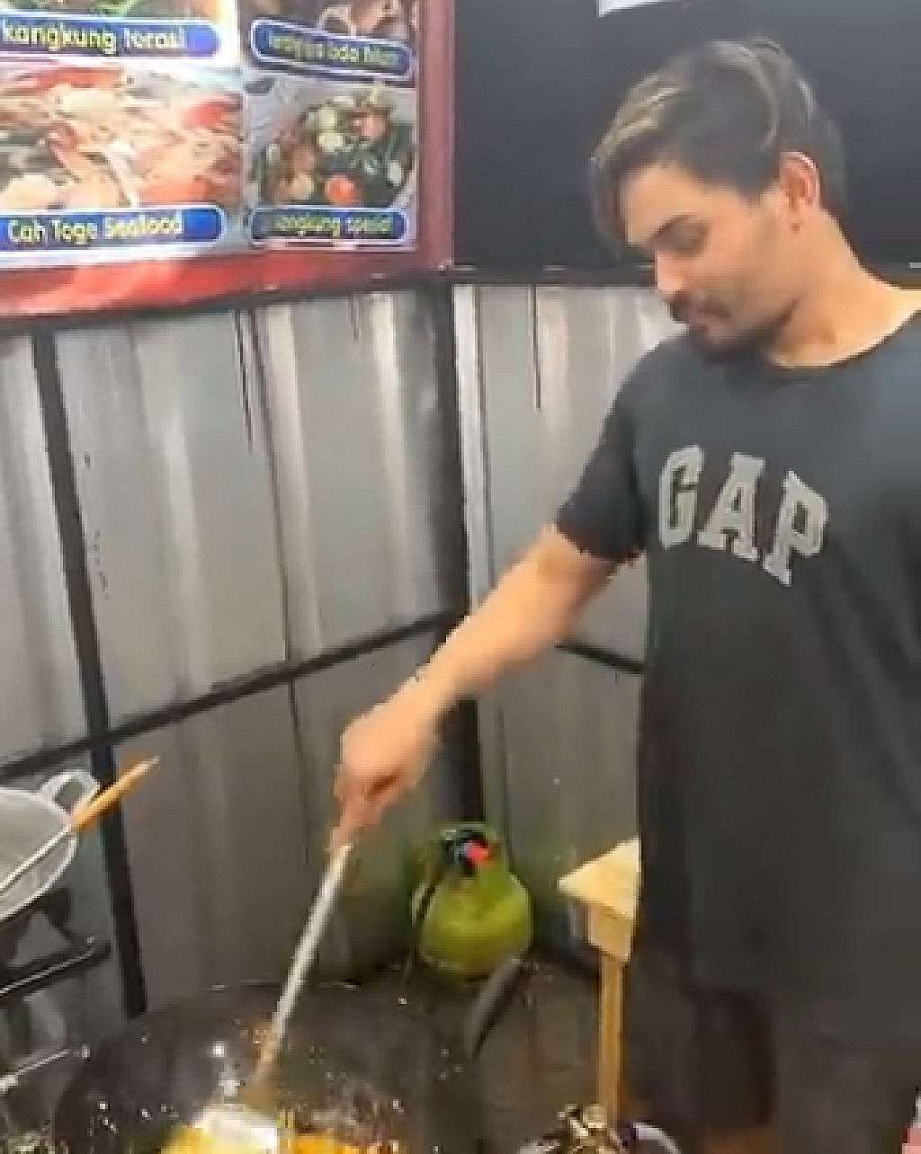 Banting Stir, 4 Seleb Ini Jual Makanan Hingga Barang Pribadi