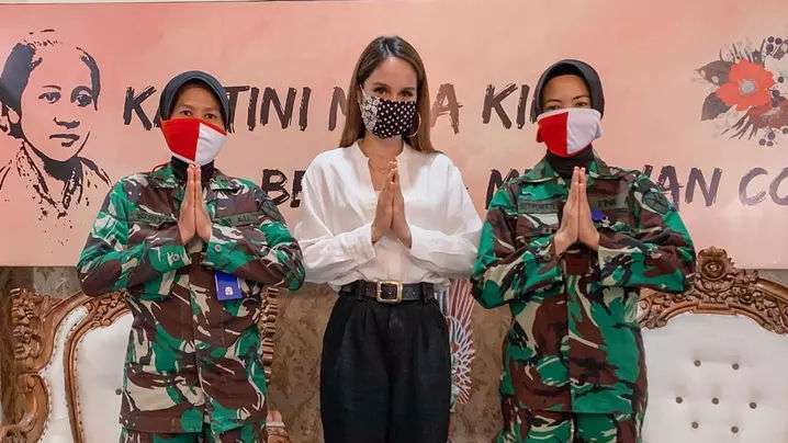 Tak Melulu Berkebaya, Gaya Cinta Laura Rayakan Hari Kartini