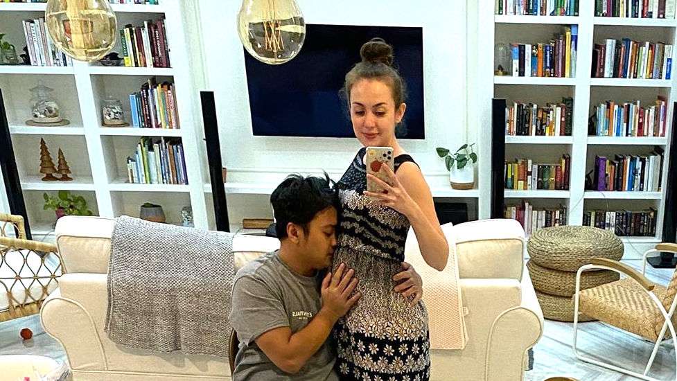 Hamil, Potret Bahagia Rianti Cartwright Usai 9 Tahun Menanti