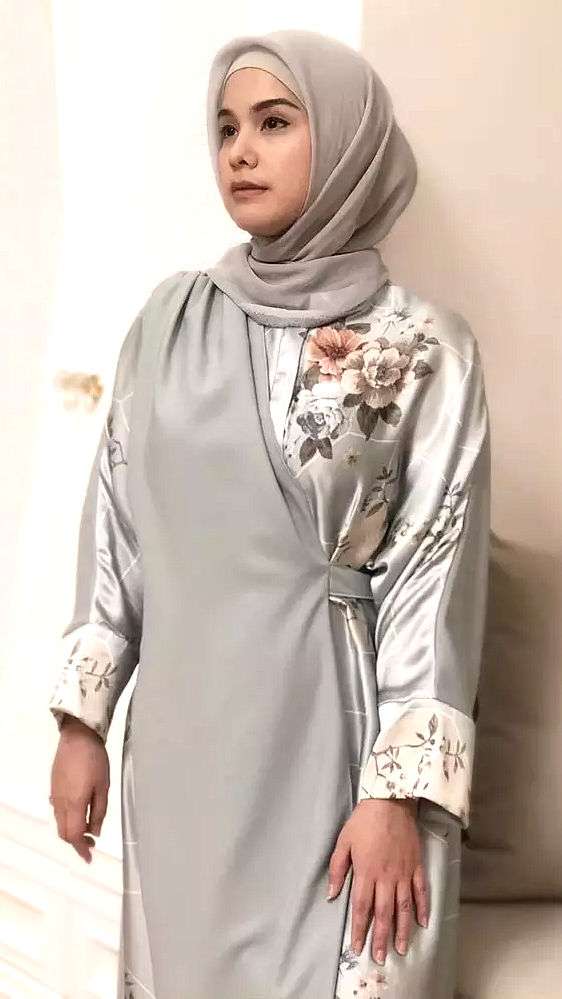 5 Potret Annisa Pohan dalam Balutan Hijab, Adem Banget!