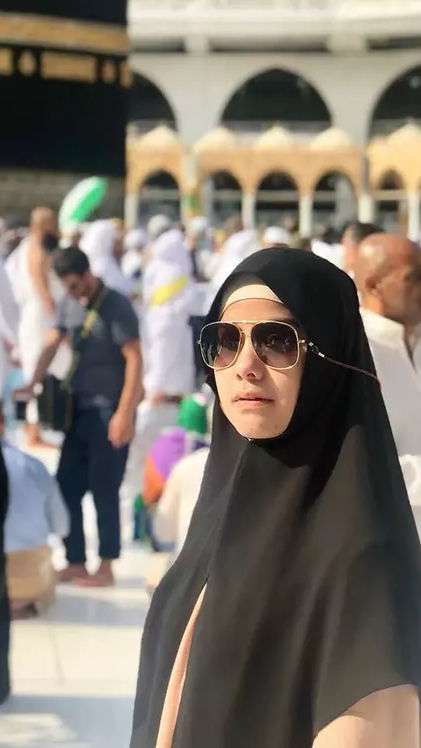 5 Potret Annisa Pohan dalam Balutan Hijab, Adem Banget!