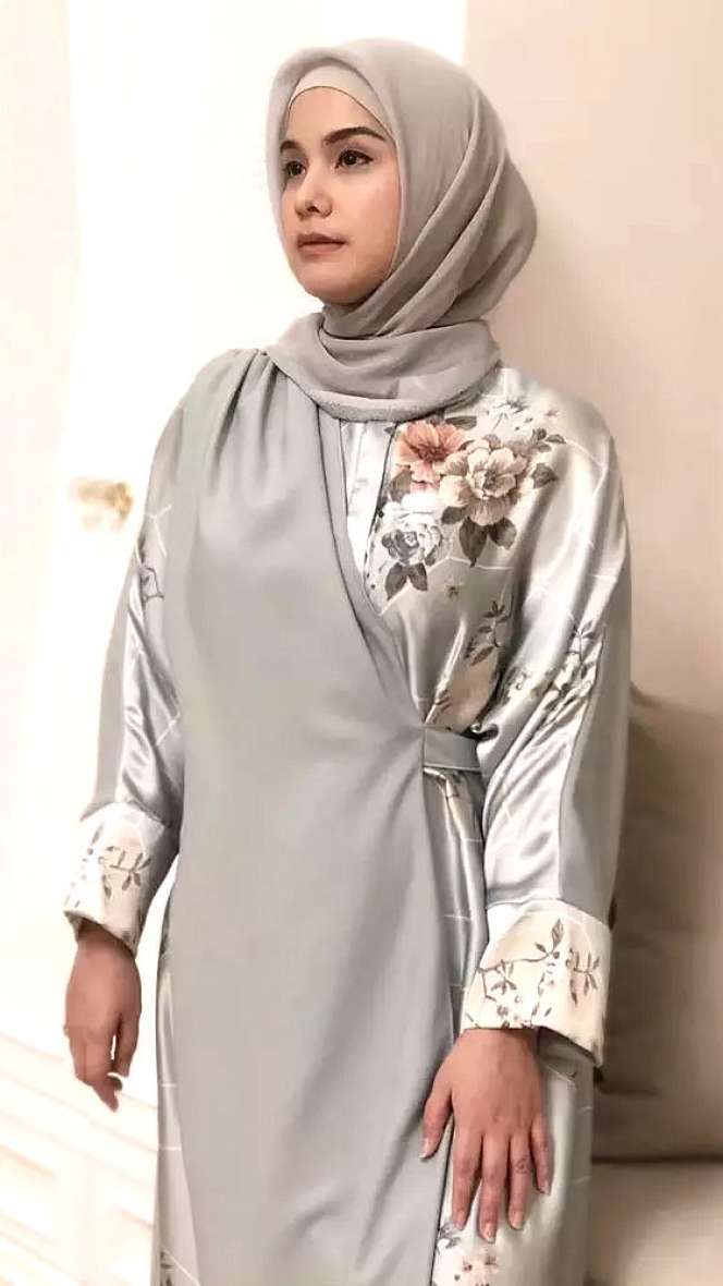 5 Potret Annisa Pohan dalam Balutan Hijab, Adem Banget!