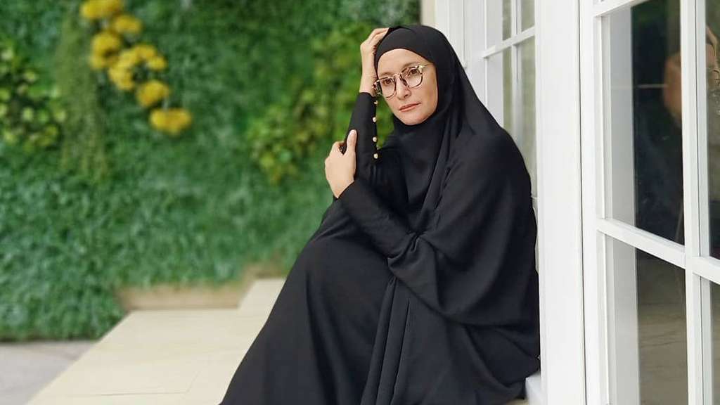 Dulu Dikenal Bintang Film Dewasa, 5 Artis Ini Kini Berhijab