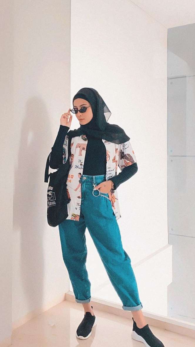 Pangling Banget, Gaya 5 HOTD Awkarin dalam Balutan Hijab