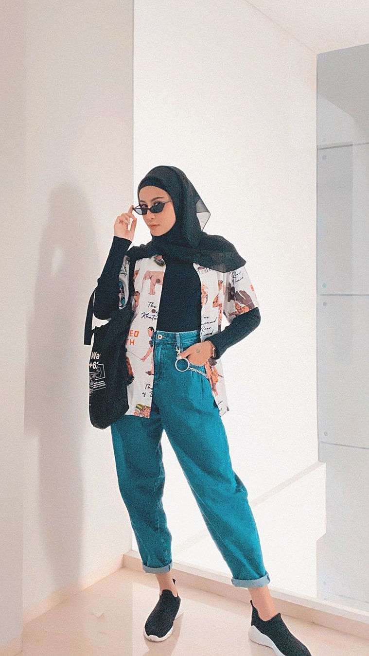 Pangling Banget, Gaya 5 HOTD Awkarin dalam Balutan Hijab