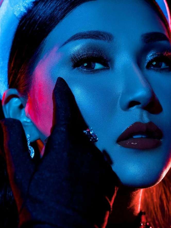 Pangling! 5 Potret Memukau Sarwendah dengan Riasan Tebal