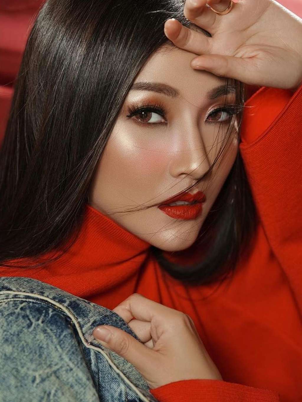 Pangling! 5 Potret Memukau Sarwendah dengan Riasan Tebal