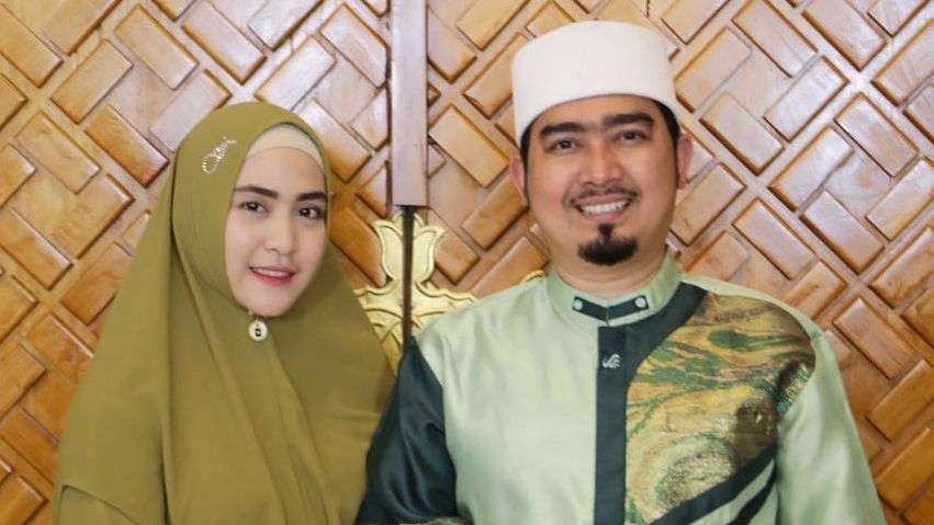 Pesona 5 Seleb Cantik yang Jadi Istri Ustaz, Auranya Adem!