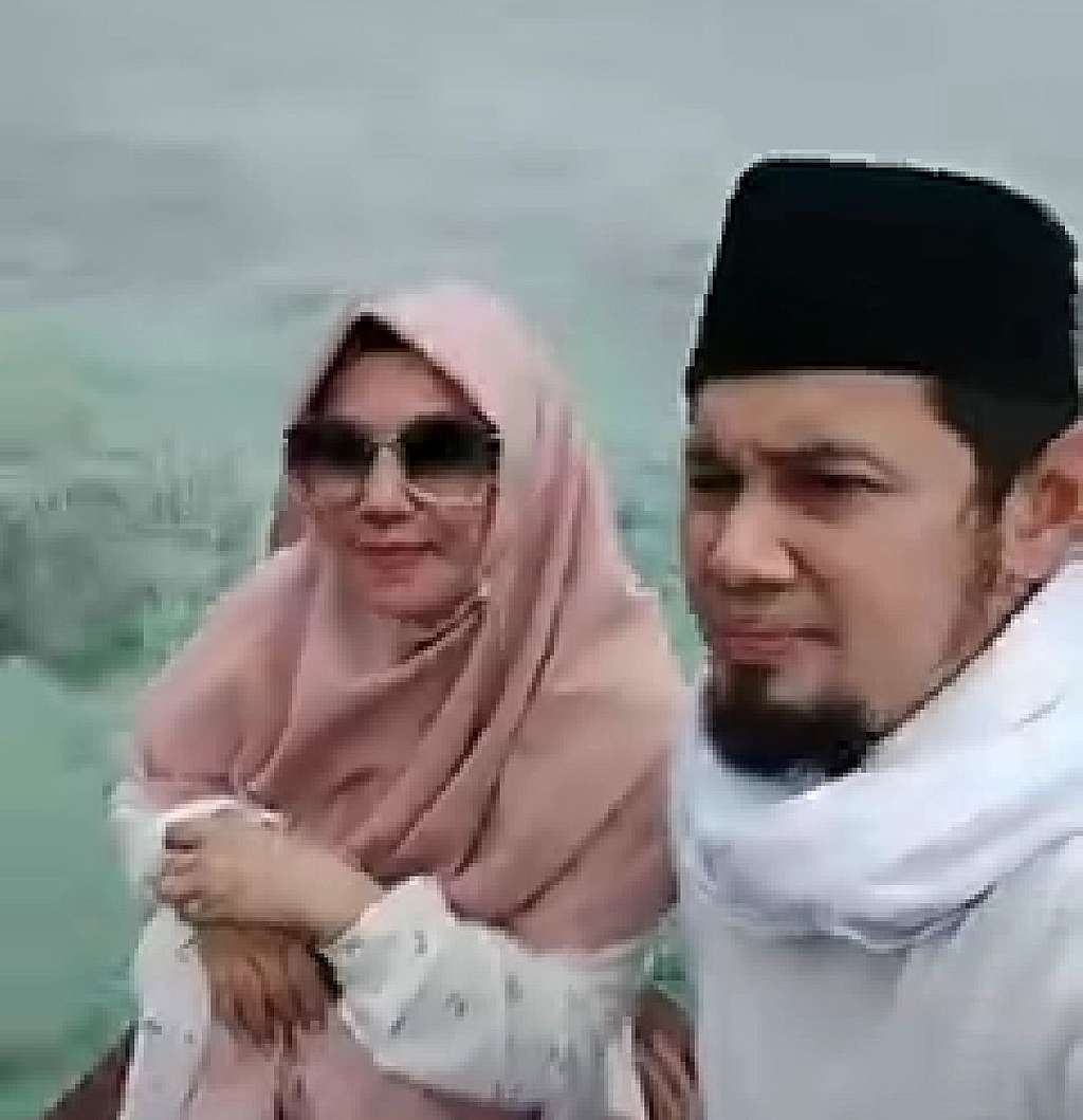 Pesona 5 Seleb Cantik yang Jadi Istri Ustaz, Auranya Adem!