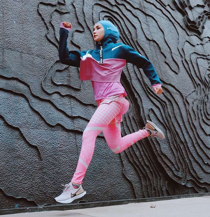 5 Inspirasi Hijab Sporty Style ala Soraya Larasati