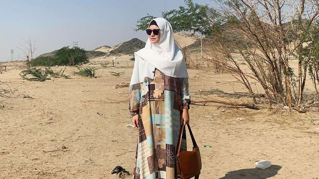 5 Potret Anggun Masayu Clara dalam Balutan Hijab, Bak Bidadari