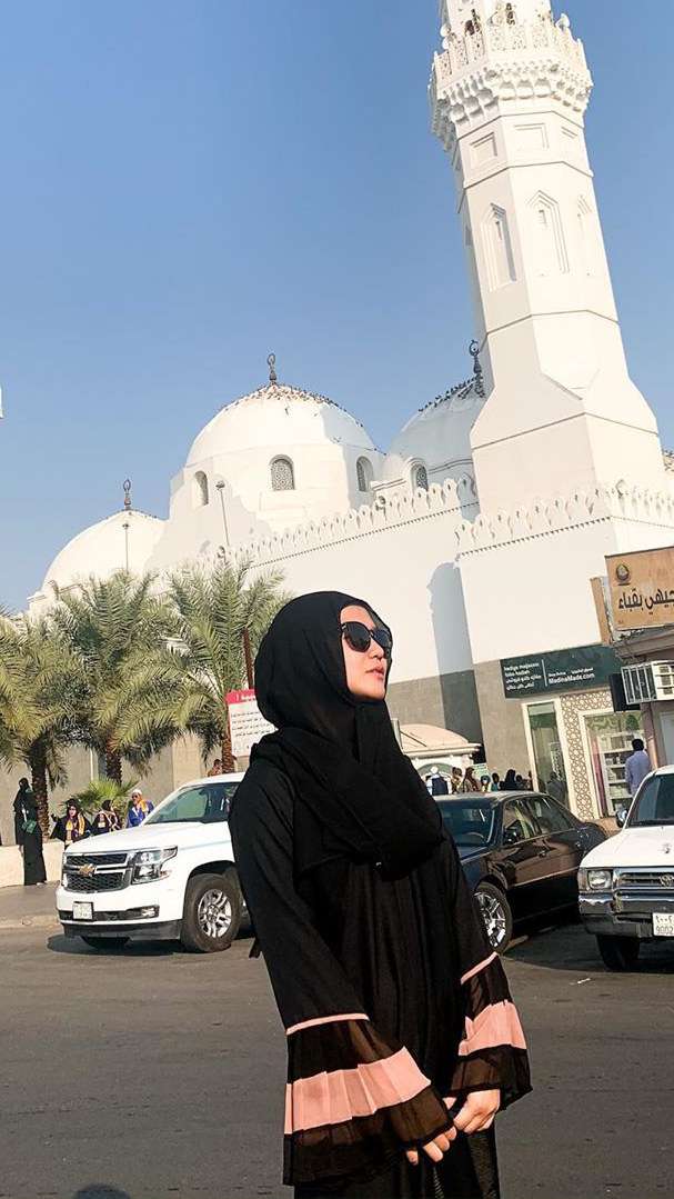 5 Potret Anggun Masayu Clara dalam Balutan Hijab, Bak Bidadari