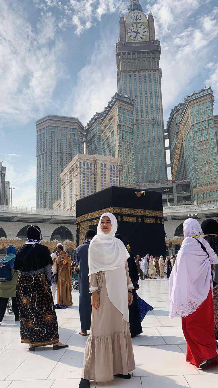 5 Potret Anggun Masayu Clara dalam Balutan Hijab, Bak Bidadari
