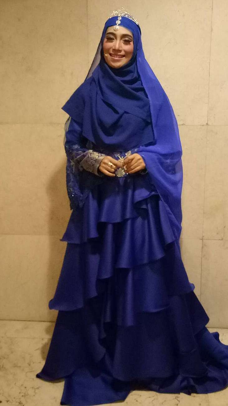 Biasa Tampil Sangar, Potret 5 Vokalis Band yang Kini Berhijab