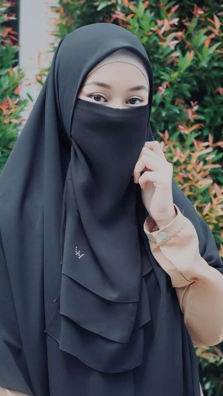 Tetap Mempesona, 5 Potret Cantik Selebriti Saat Bercadar