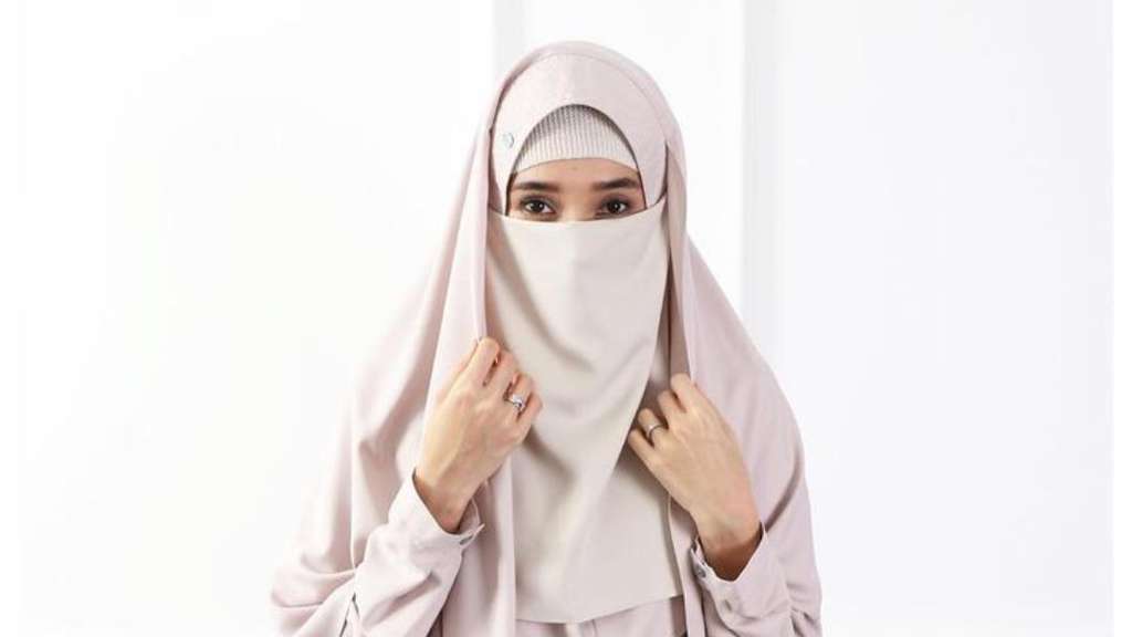Tetap Mempesona, 5 Potret Cantik Selebriti Saat Bercadar