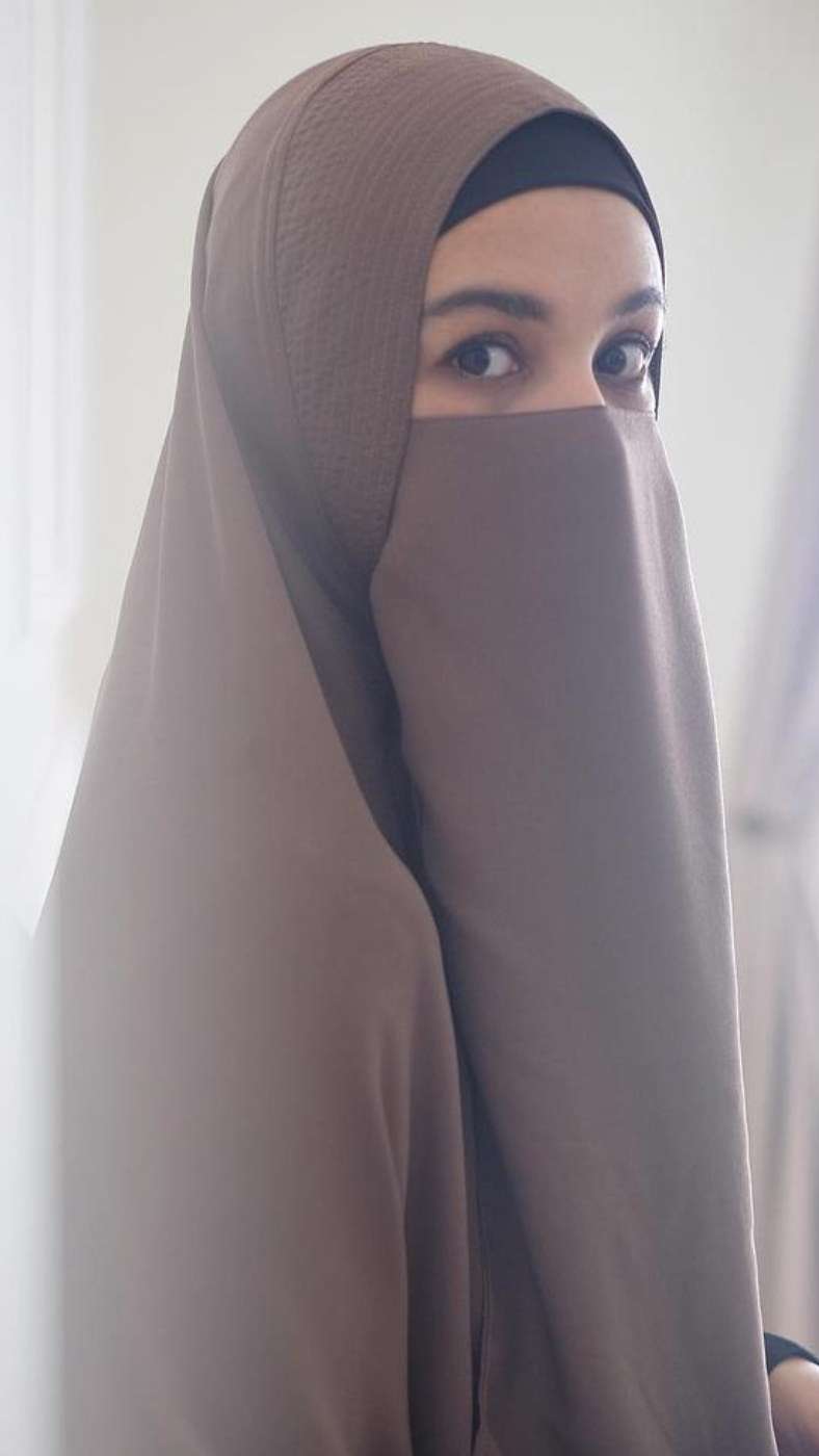Tetap Mempesona, 5 Potret Cantik Selebriti Saat Bercadar