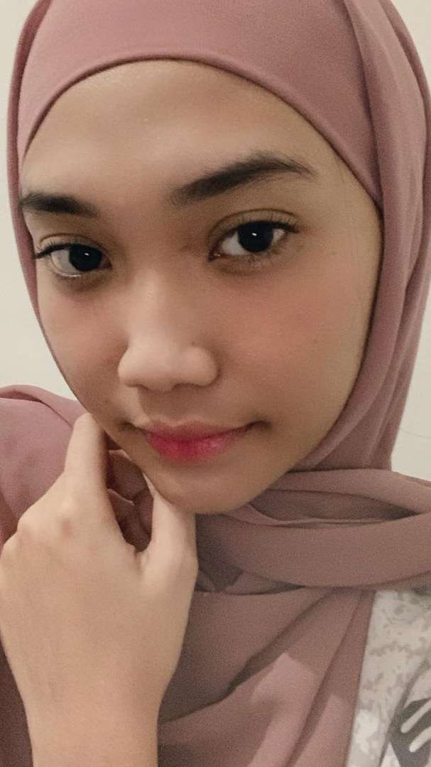 Potret Perdana Cindy Caroline Usai Jadi Mualaf, Cantik Banget!