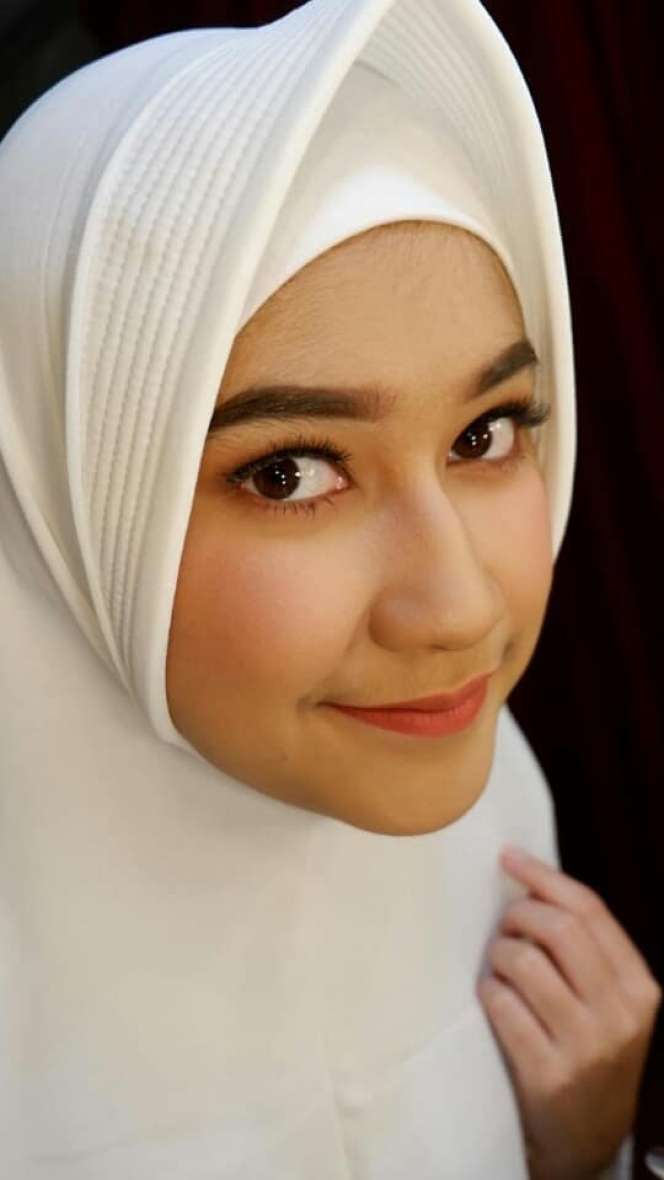 Katanya Mirip Anisa Rahma, 6 Potret Adik Barbie Kumalasari
