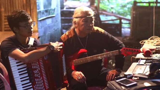 Jarang Terekspose, 5 Potret Terkini Gideon Tengker Ayah Nagita