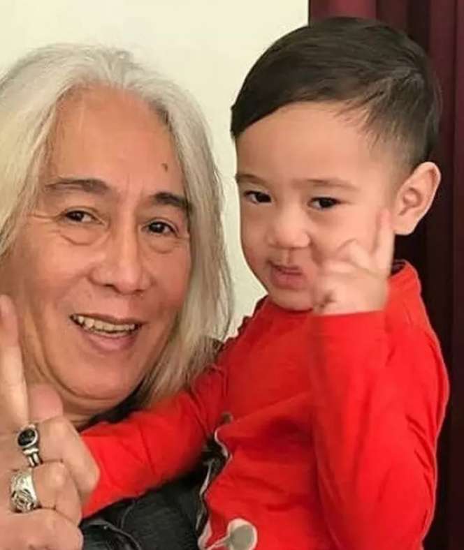 Jarang Terekspose, 5 Potret Terkini Gideon Tengker Ayah Nagita