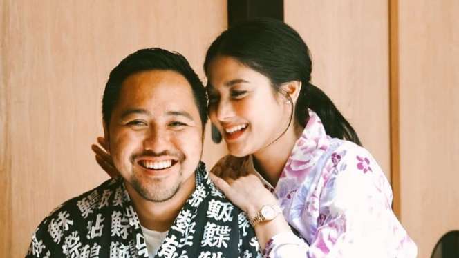 Naysilla Mirdad Mau Jadi Mualaf, 5 Potret Mesra dengan Kekasih