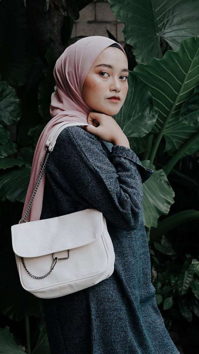 5 Potret Indira Kalistha, YouTuber yang Menantang Wabah Corona