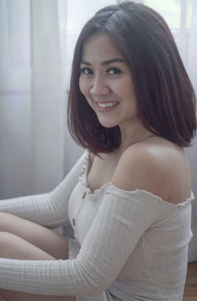 5 Pesona Tante Ernie yang Bikin Gagal Fokus 