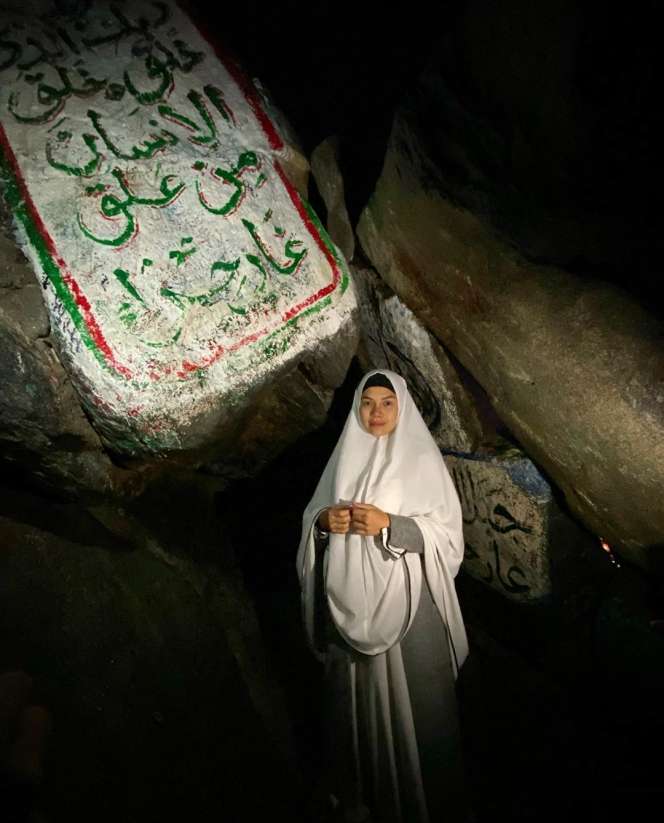 Mantan Santri, Lihat Gaya 4 Artis Seksi Saat Kenakan Hijab