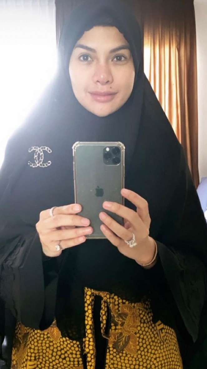 Mantan Santri, Lihat Gaya 4 Artis Seksi Saat Kenakan Hijab