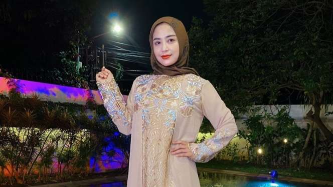 Mantan Santri, Lihat Gaya 4 Artis Seksi Saat Kenakan Hijab